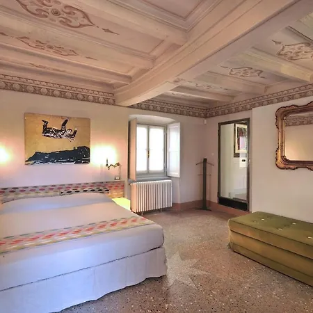 Dom wakacyjny Vacciago Chateau Sleeps 8 Pool Wifi