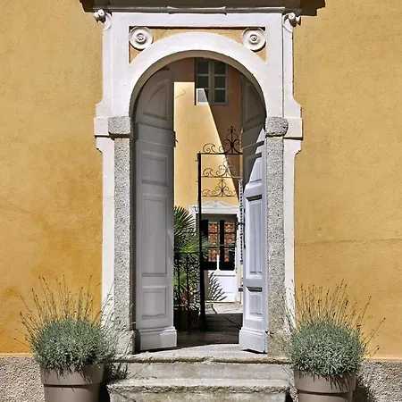 Vacciago Chateau Sleeps 8 Pool Wifi *