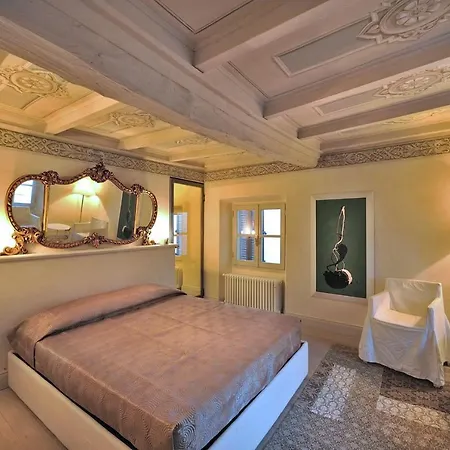 Vacciago Chateau Sleeps 8 Pool Wifi Dom wakacyjny