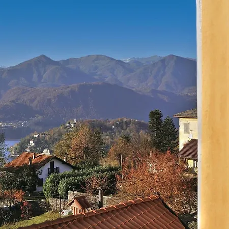 Dom wakacyjny Vacciago Chateau Sleeps 8 Pool Wifi *