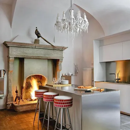 Vacciago Chateau Sleeps 8 Pool Wifi Dom wakacyjny *