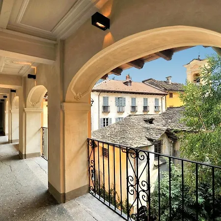 Vakantiehuis Vacciago Chateau Sleeps 8 Pool Wifi