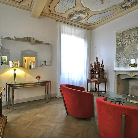 Dom wakacyjny Vacciago Chateau Sleeps 8 Pool Wifi *