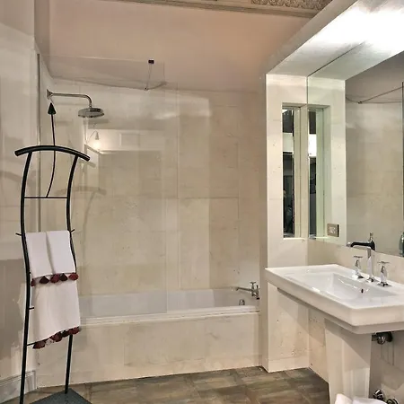 Dom wakacyjny Vacciago Chateau Sleeps 8 Pool Wifi Ameno